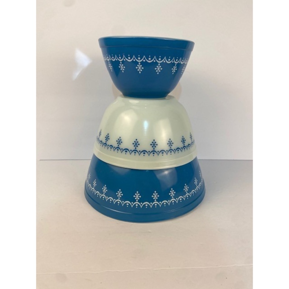 Vintage Pyrex Snowflake Blue Mixing Bowl Set 401 402 403 Turquoise White 3 Piece